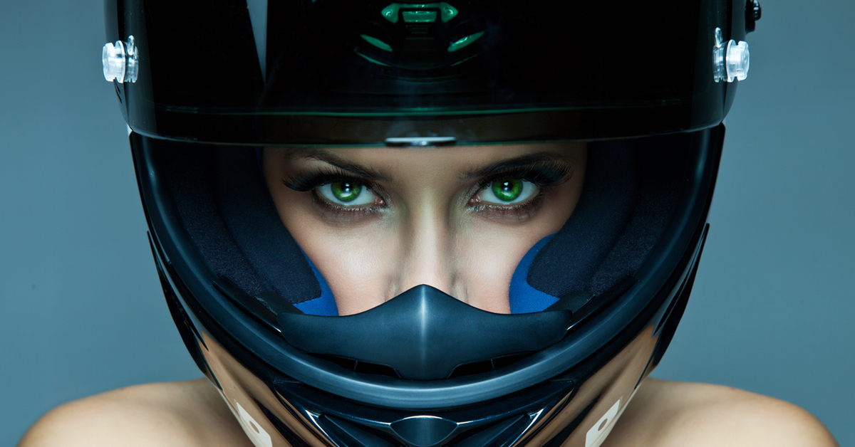 the-race-women-helmet